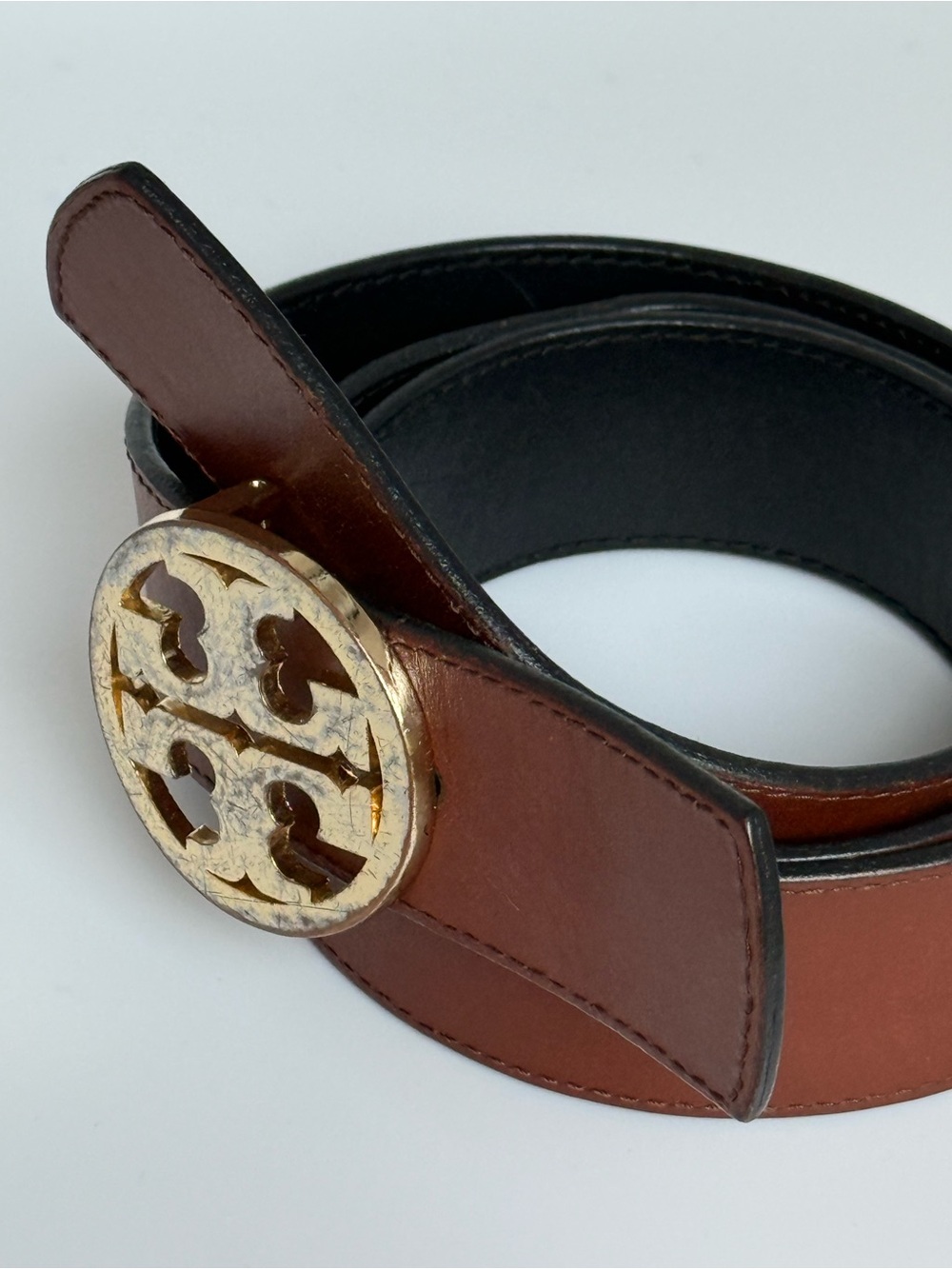 Tory Burch Reversible Leather Belt – Black/Brown | Gold Logo Buckle - Picture 7 of 10